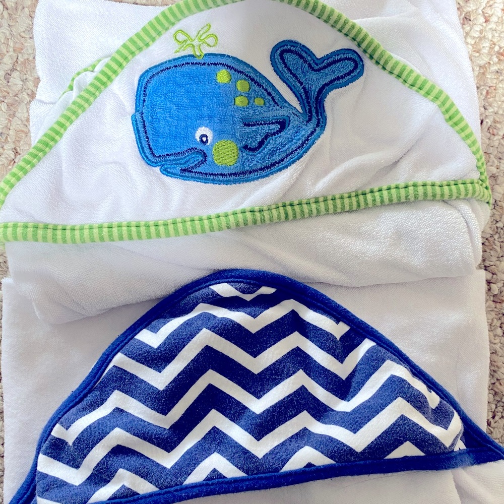 2 infant hooded towels